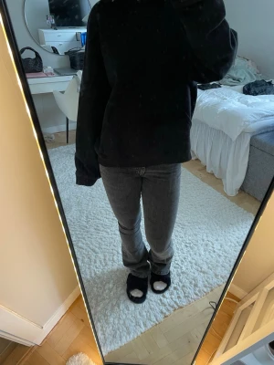 low tall bootcut jeans - fina jeans från ginatricot i nyskick o köpta för 499kr! 💗