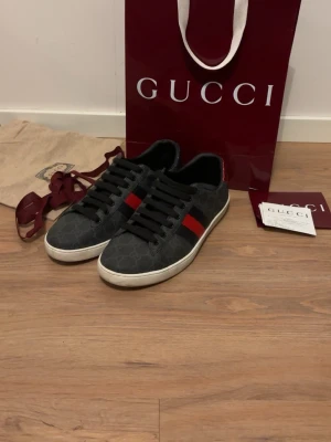 Gucci skor - Fräscha Gucci skor, ta din chans och köp dom innnan dom blir sålda
