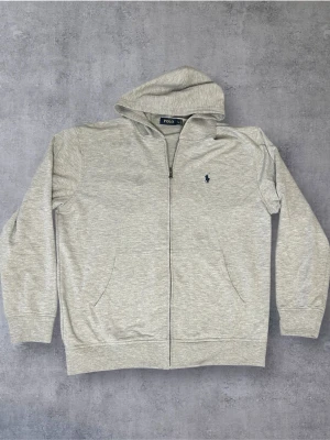 Ralph Lauren Hel Zip - Storlek: L | Skick: 9.5/10 | Nypris: 1500 kr | Skickas samma dag som köp | Skriv vid minsta fundering |
