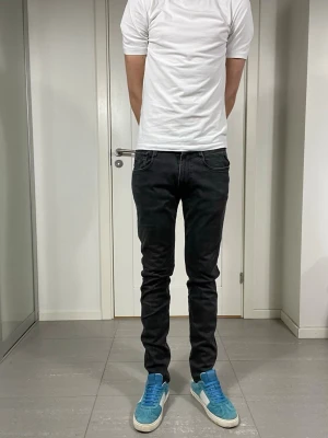 Replay Anbass Jeans - Säljer nu dessa Replay Anbass Jeans, W32 o L32, skriv för fler bilder/frågor🙌🏼