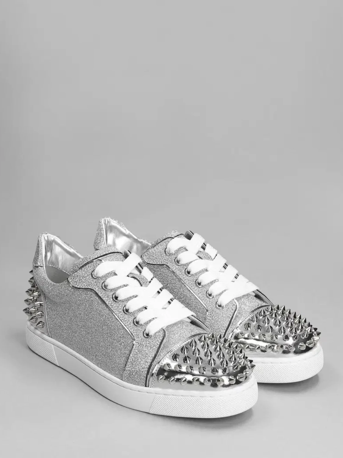  SÖKER!! Christian Louboutin sneakers med nitar