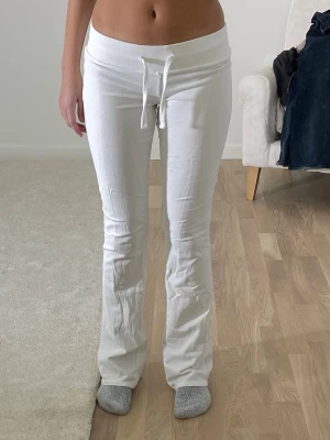 Byxor från Nelly - Säljer dessa byxor från Nelly i storlek xxs, den här färgen säljs inte på Nellys hemsida  längre.