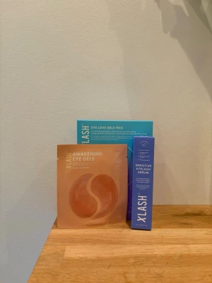 Xlash Kit - Kit från Xlash innehållande: Sensitive Eyelash Serum 3ml, Eyepatch Trio (flerpack eyepatches), samt ett 1-pack eyepatches (orange).