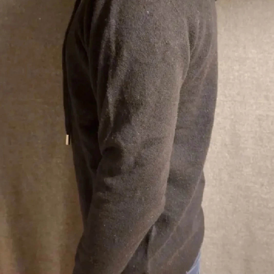 Svart merino/cashmir hoodie. - 1