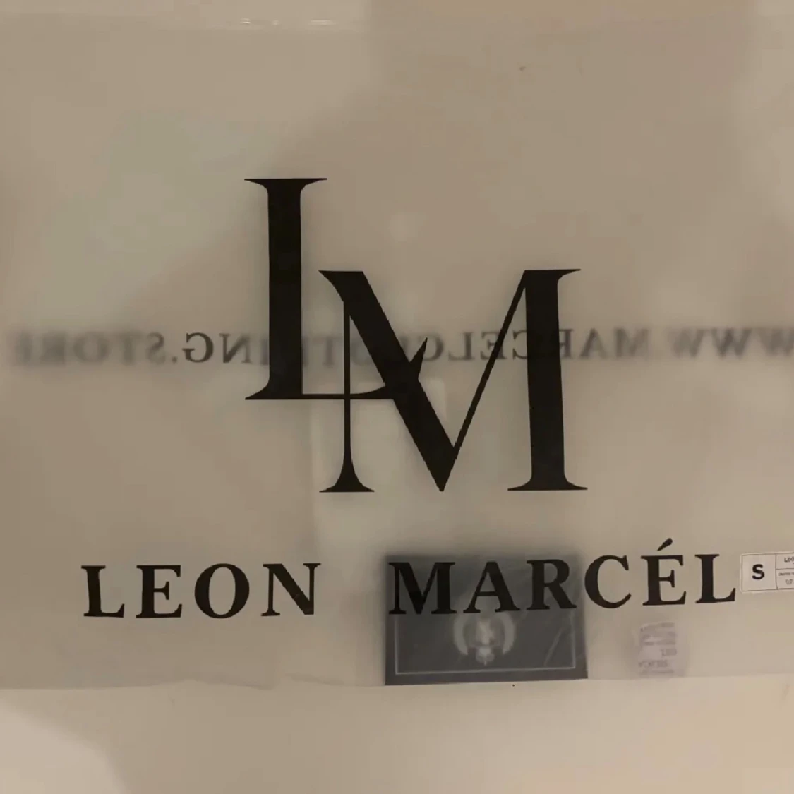 Mörkblå dunväst med huva från Leon Marcél - 4