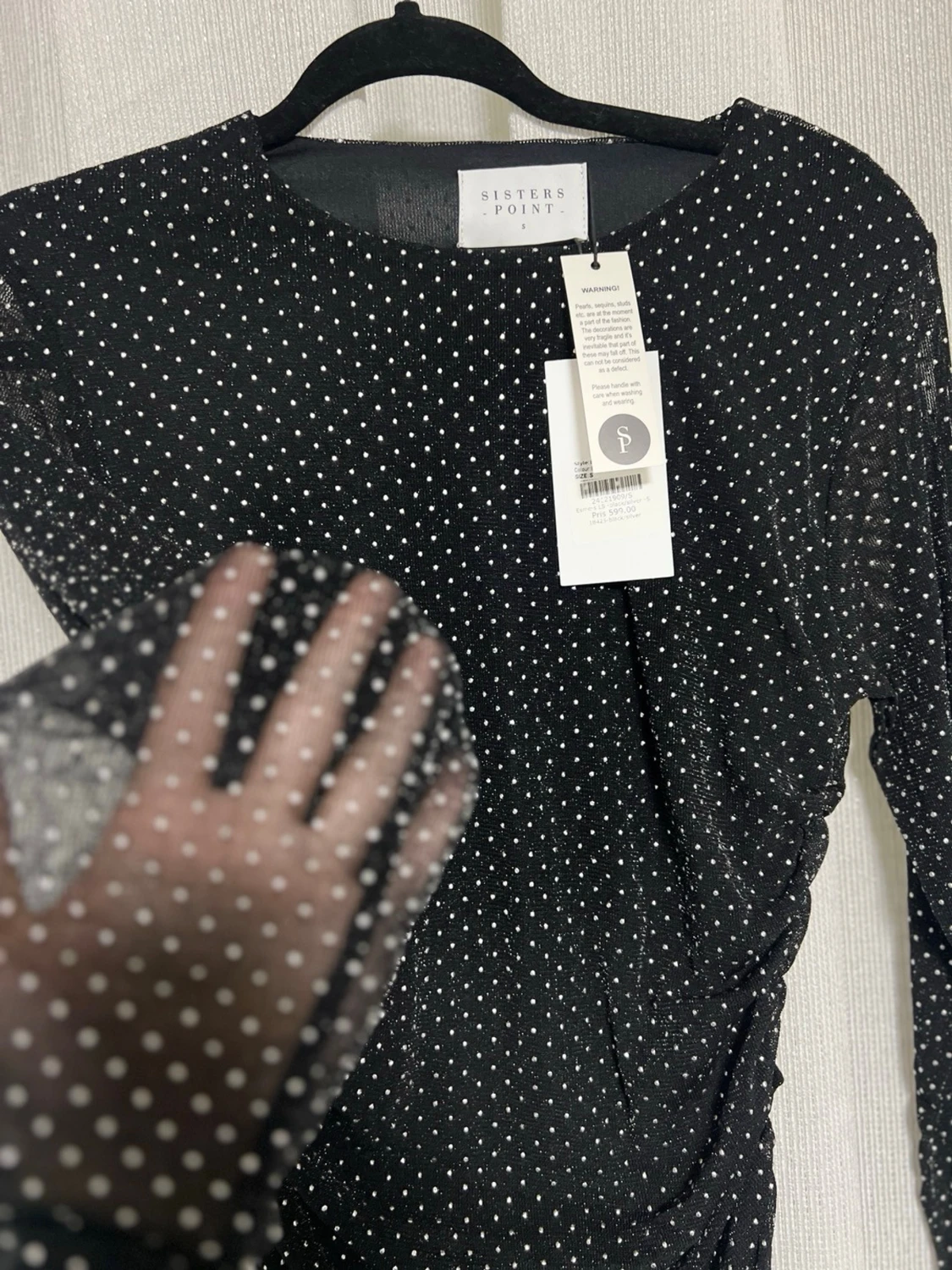 Svart prickig klänning från sisters point - 3