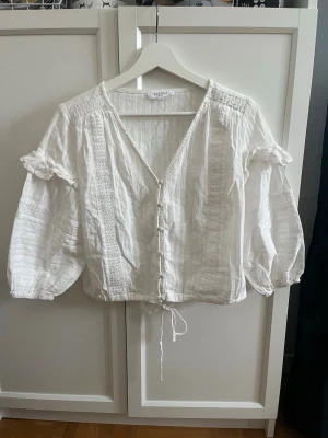Vit blus  - En fin blus ifrån Elenza i storlek S💕