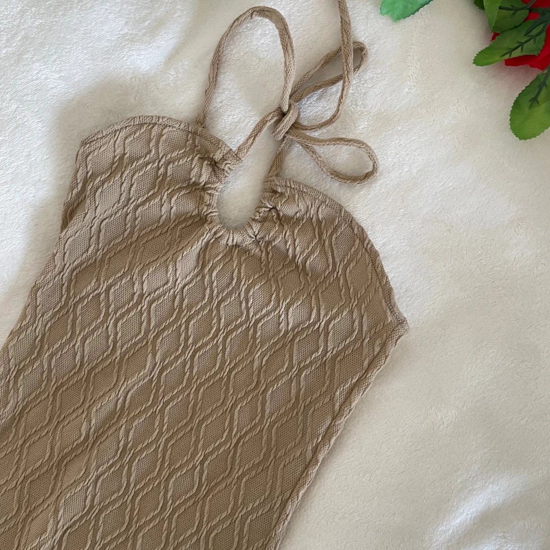 Beige ribbad halterneckklänning från H&M - 3