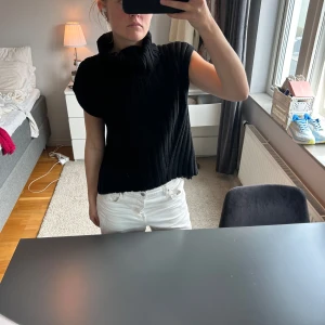 Svart stickad polotröja - Så fin polo tröja från zara😍