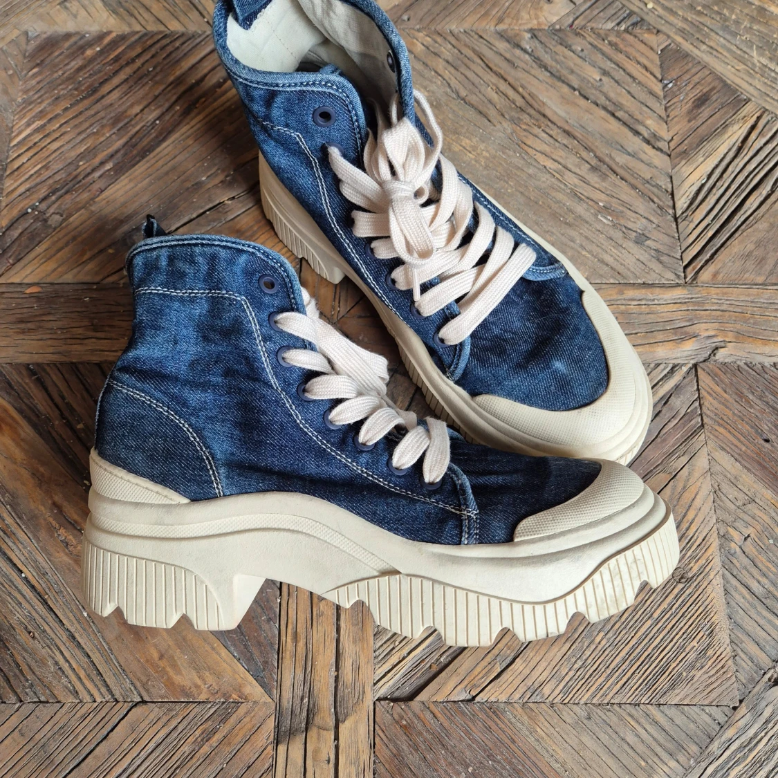 Chunky denim sneakers med vit sula - 2