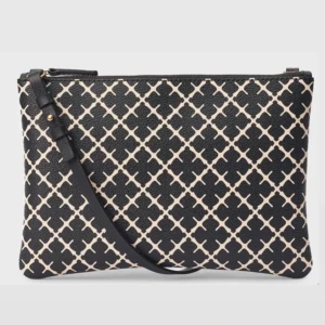 malene birger väska - går att ta av axelbandet, liten fläck inuti väskan men inget man tänker på. påse och allt ingår.