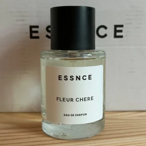 ESSNCE Fleur Chere Eau de Parfum - 50ml parfym från ESSNCE med doften Fleur Chere. Testad några gånger🌸