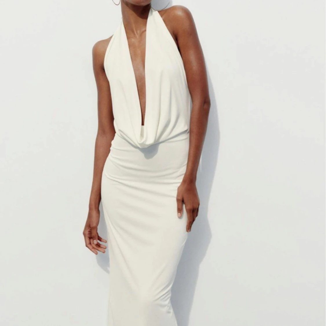 SÖKES!!! Klänning från Zara storlek S elr M