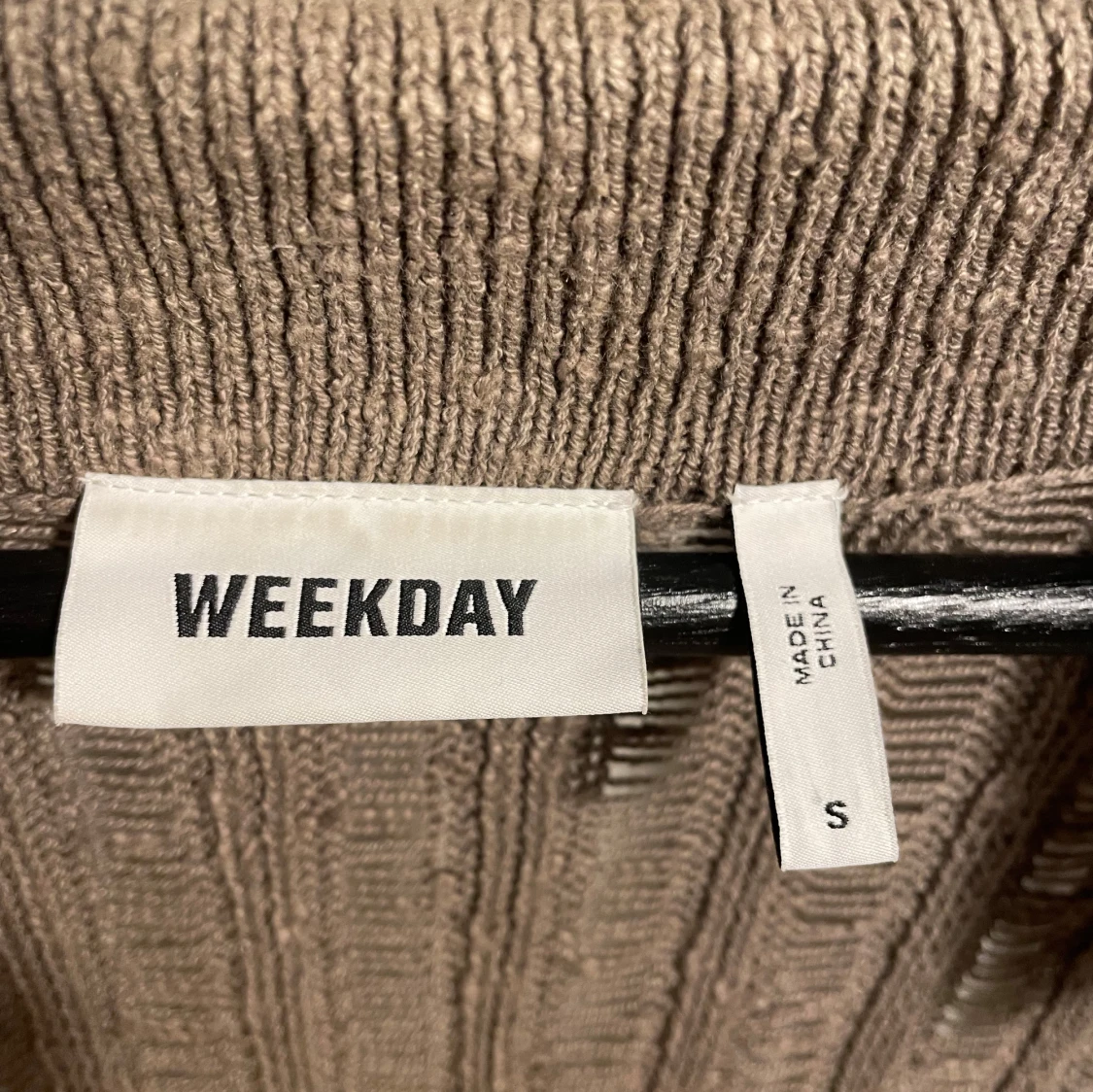 Grön ribbad kofta från Weekday - 2