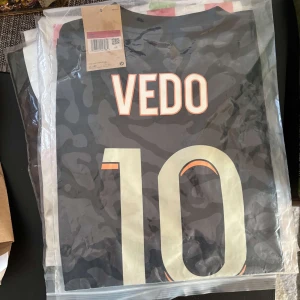 4 tröjor till vedo - 4 tröjor till vedo