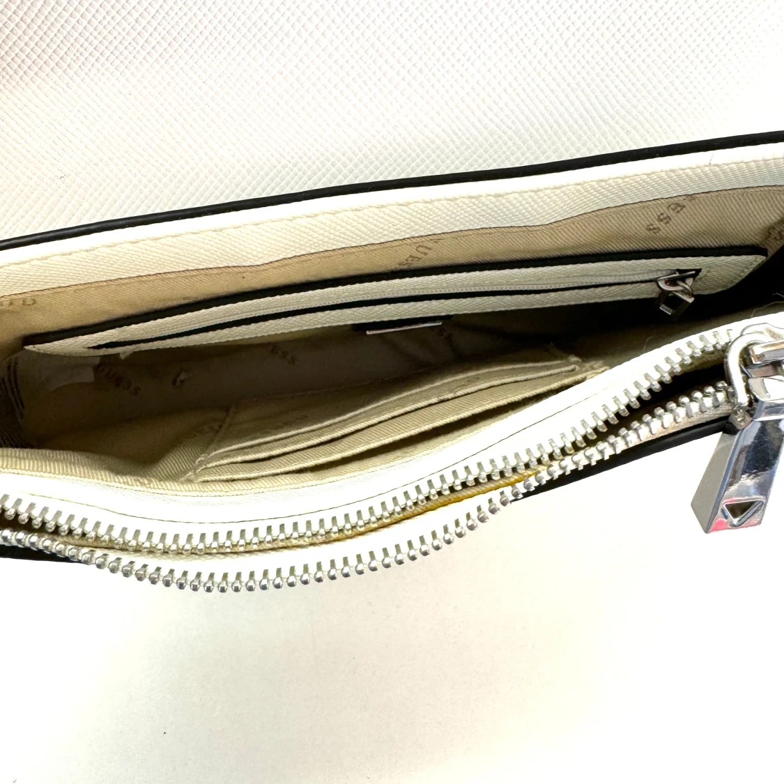 Guess Cordelia axelväska - 4