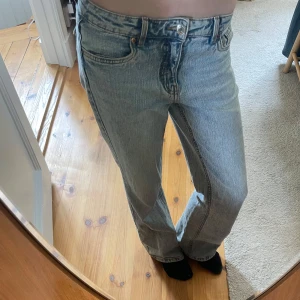 Vida/baggy jeans - Säljer ett par vida jeans i storlek 158, vet inte vart dem är ifrån men tror Lindex eller Kappahl.💕