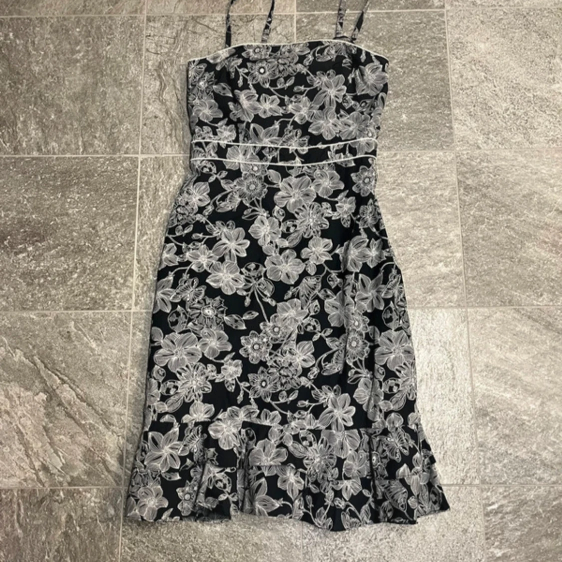 Blommig klänning  - 1