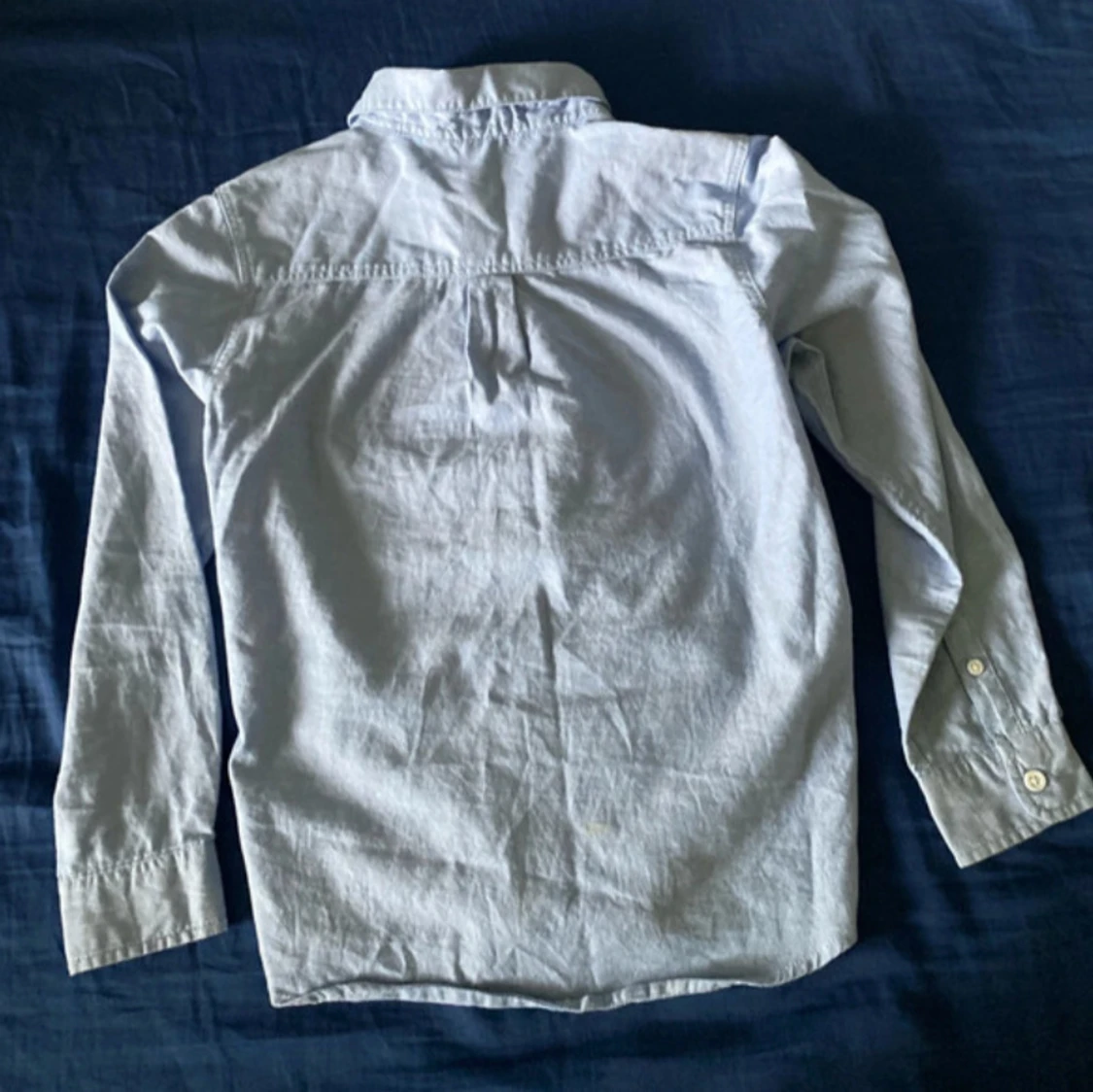 Ljusblå bomullsskjorta med knappar - 1