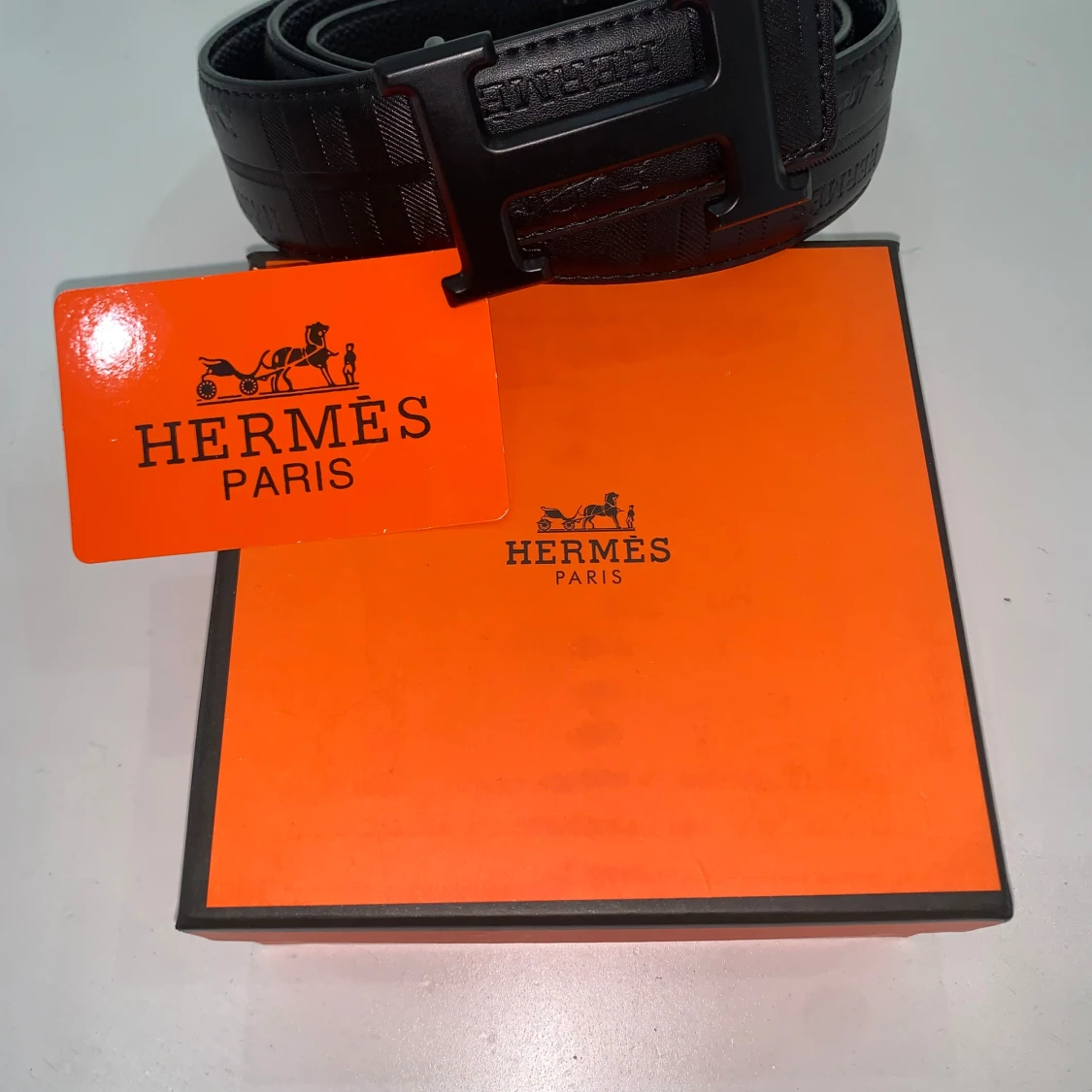 Unikt H bälte med mönster - 1