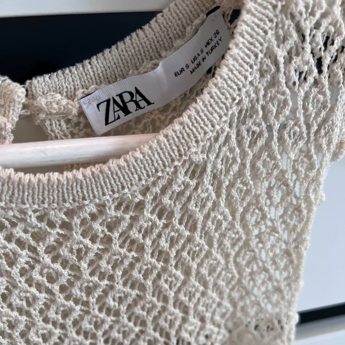 Beige stickad linnetopp från Zara - 2