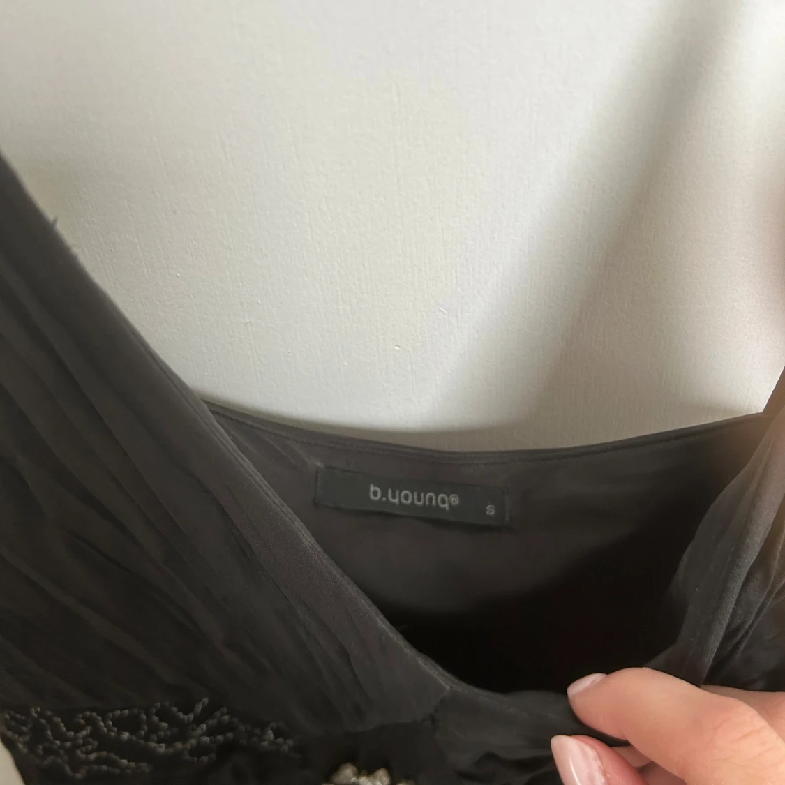 Svart långklänning från b.young - 2