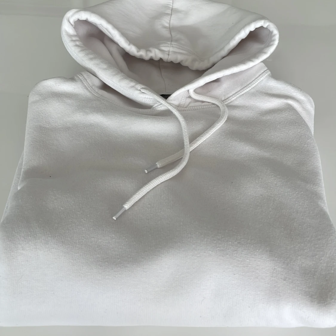 Vit hoodie från H&M, relaxed fit - 1