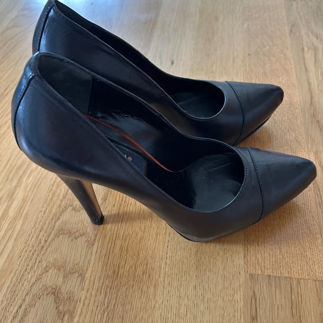 Svarta pumps från Novita i skinn - 2