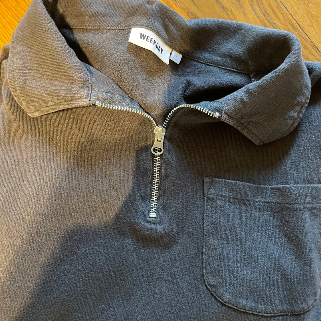 Grå half zip tröja från Weekday - 1