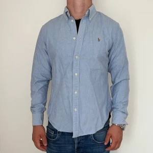 Ralph Lauren skjorta - Ralph Lauren | Mycket bra skick | Size - M | Nypris 1600 mitt pris 499 | Hör av dig vid minsta fråga eller fundering📩