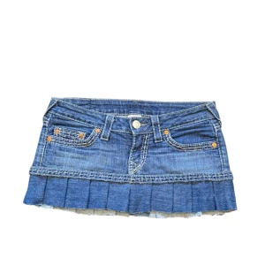 True Religion Mini Skirt - True Relgion Mini Skirt, Passar Xs-S superbra. Midja:38. Pris kan diskuteras 