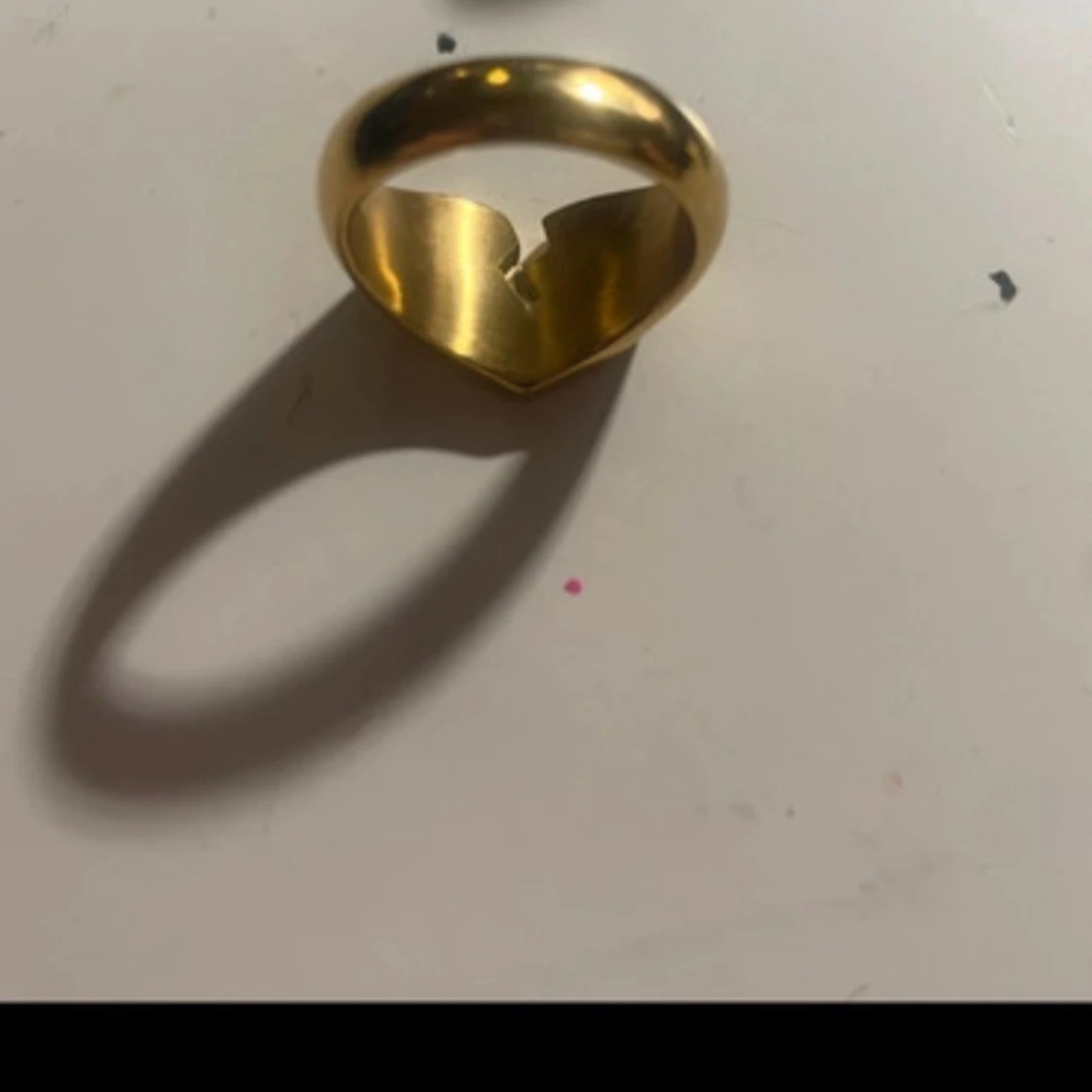 Guldfärgad ring med hjärtdesign - 3