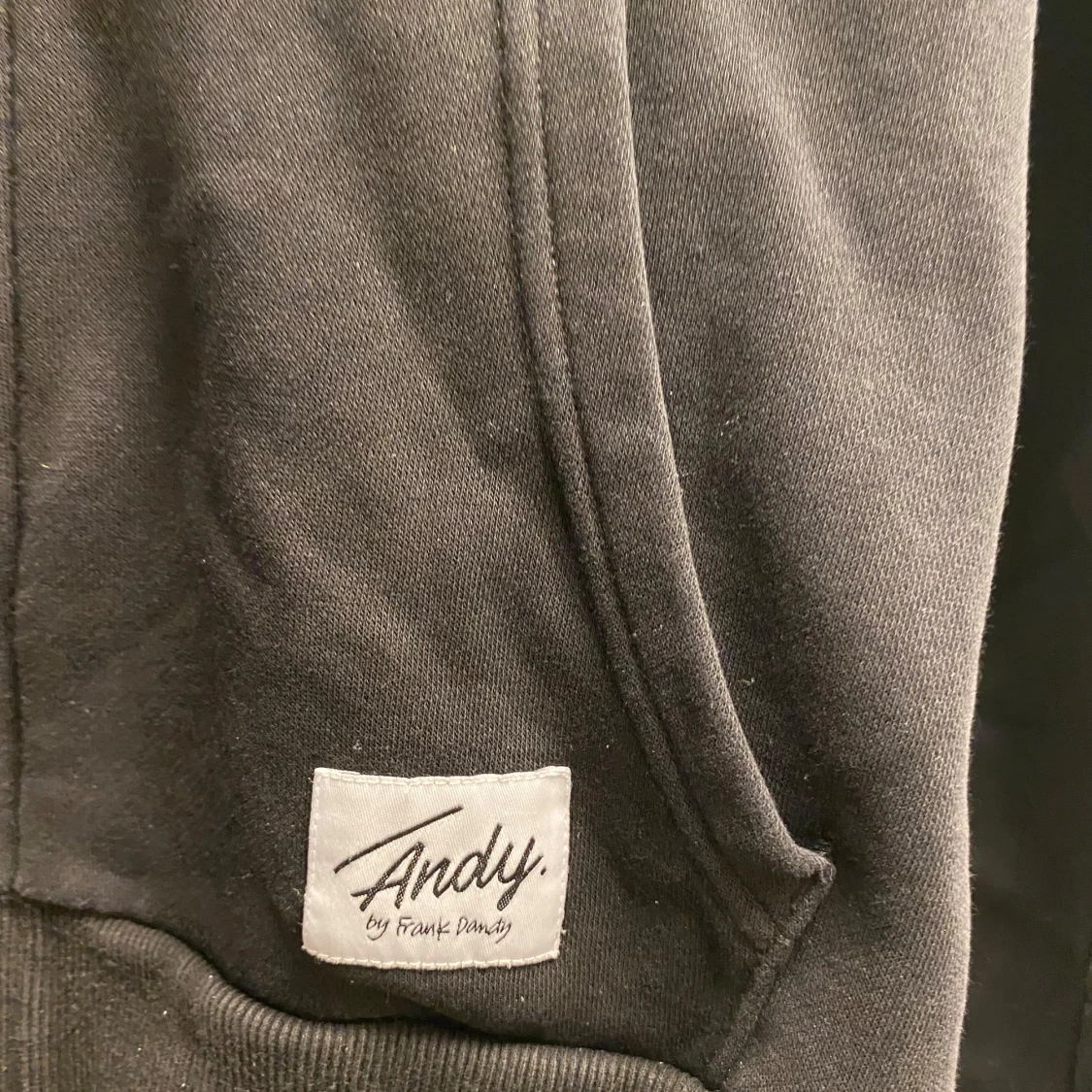Svart hoodie från Andy by Frank Dandy - 1