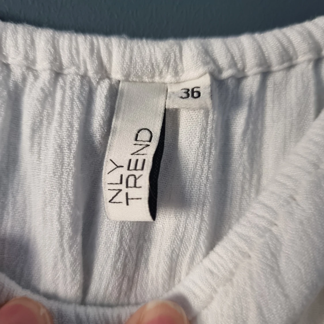 Vit offshoulder topp från NLY Trend - 2