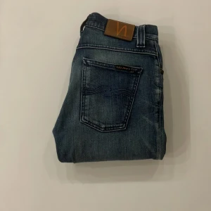 Nudie jeans  - Skit feta Nudie jeans. Skick: Nyskick. Nypris: 1800. Modell: Grim trim. Priset kan alltid diskuteras ☺️