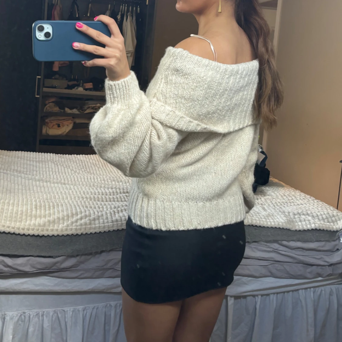 Beige offshoulder stickad tröja - 2