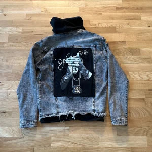Jean jacket  - The size it’s M it’s in good condition 