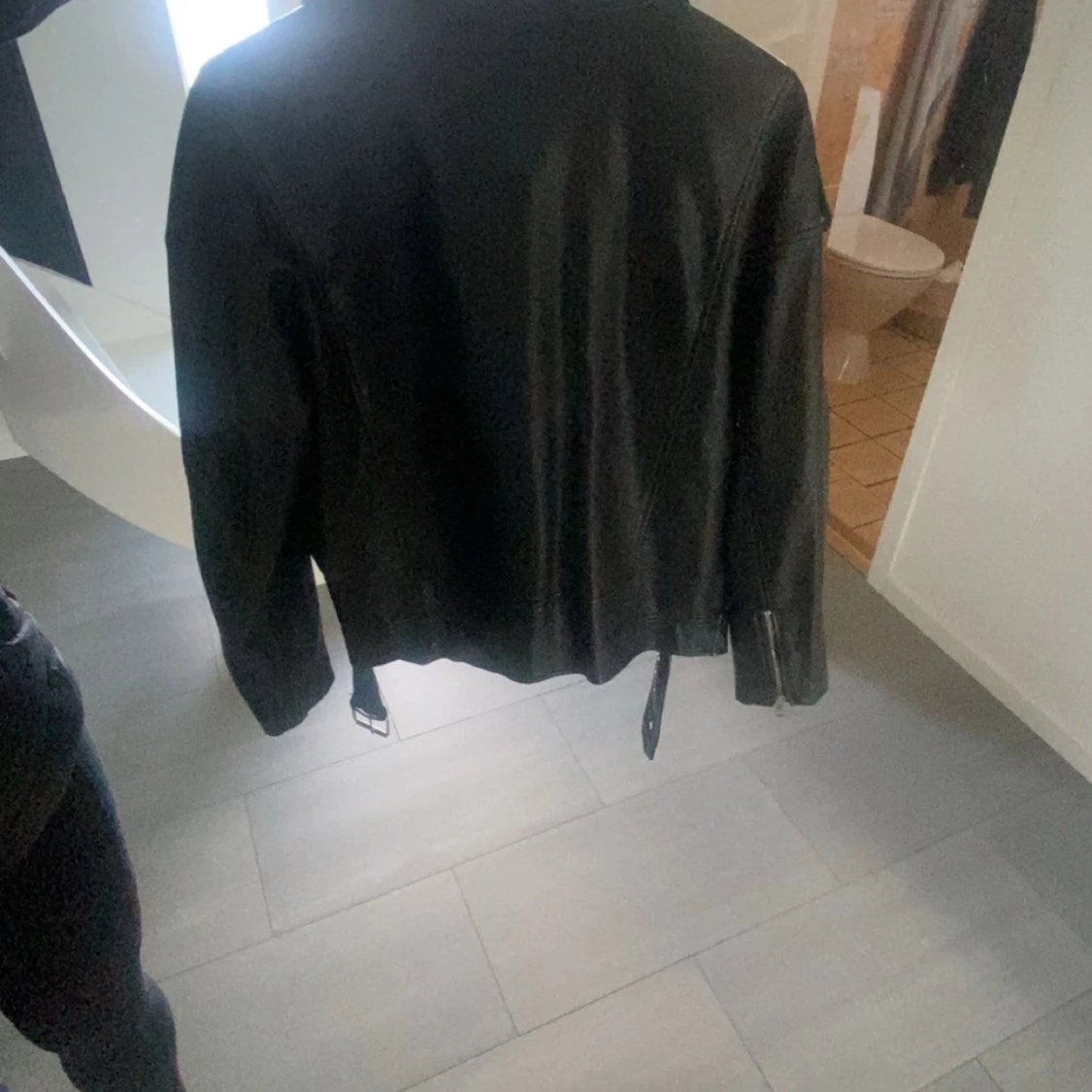 Svart skinnjacka från ONLY - 2