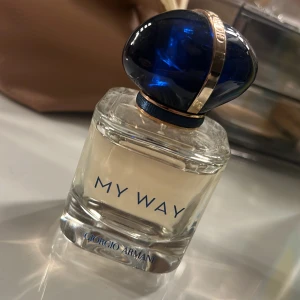 My Way parfym från Giorgio Armani - 30 ml. Använd några gånger. En fräsch doft. 