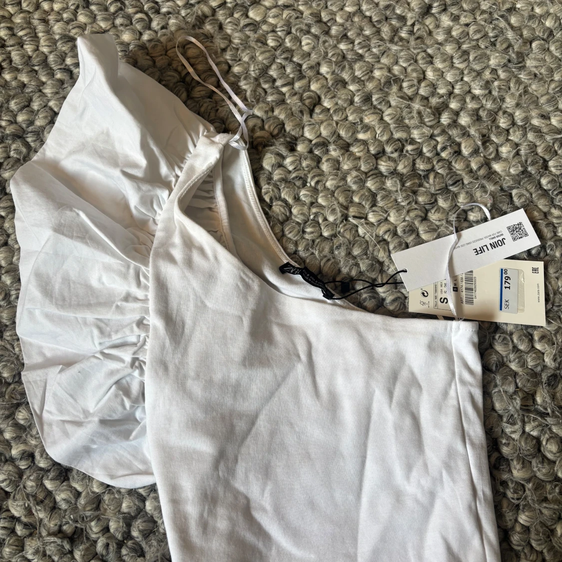 Vit axelbandslös topp  från Zara