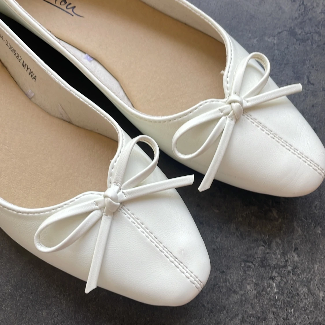 Vita ballerinaskor med rosett - 2