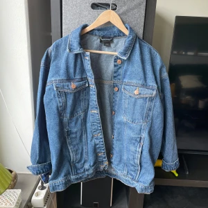 Vårjacka Monki🌼 - Ger vårkänslor🌼Storlek 36 i oversized modell