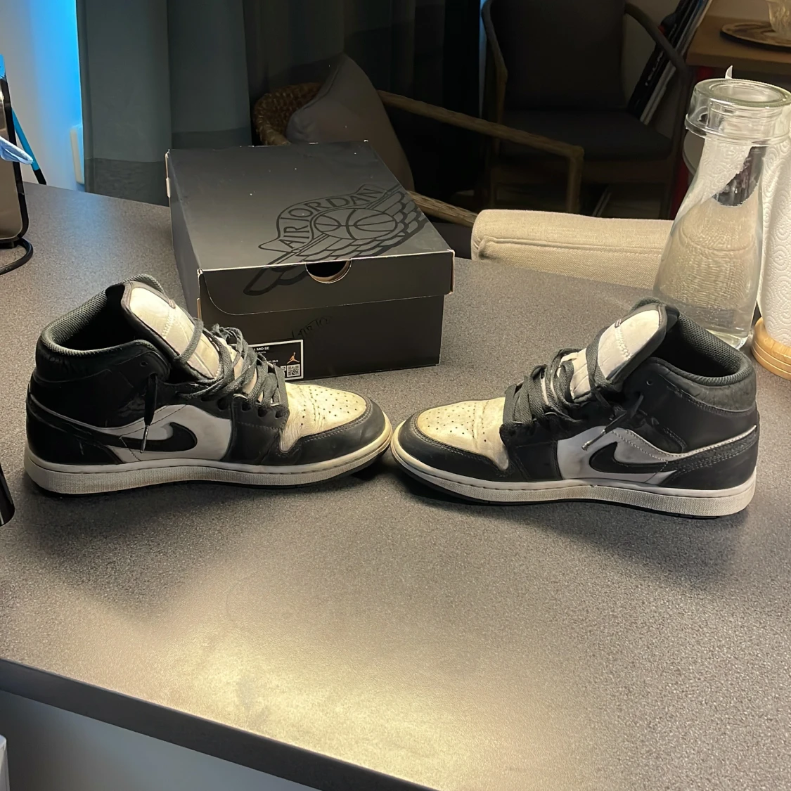 Nike Air Jordans i svart och vit - 4