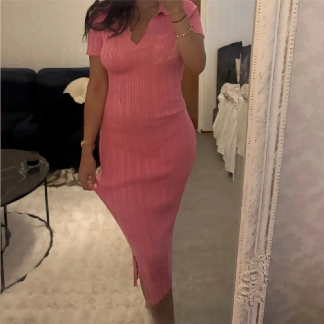 Rosa ribbad långklänning med slits - 1