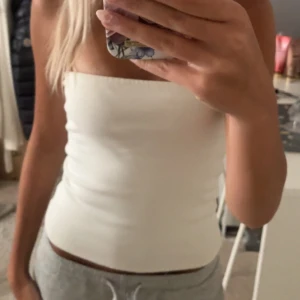 Tubtopp - säljer denna tubtopp från bikbok, fint skick! 💓