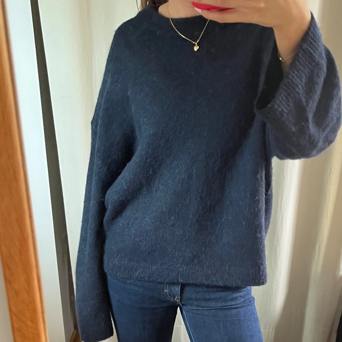 Mörkblå stickad tröja med loose fit