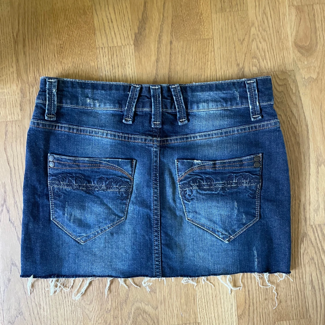 Mörkblå jeanskjol från Lindex - 1