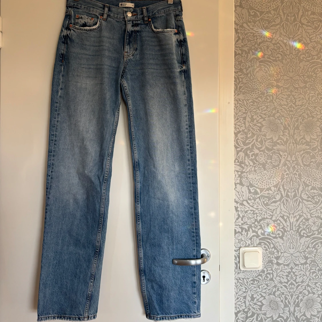 Blå raka jeans från Gina tricot
