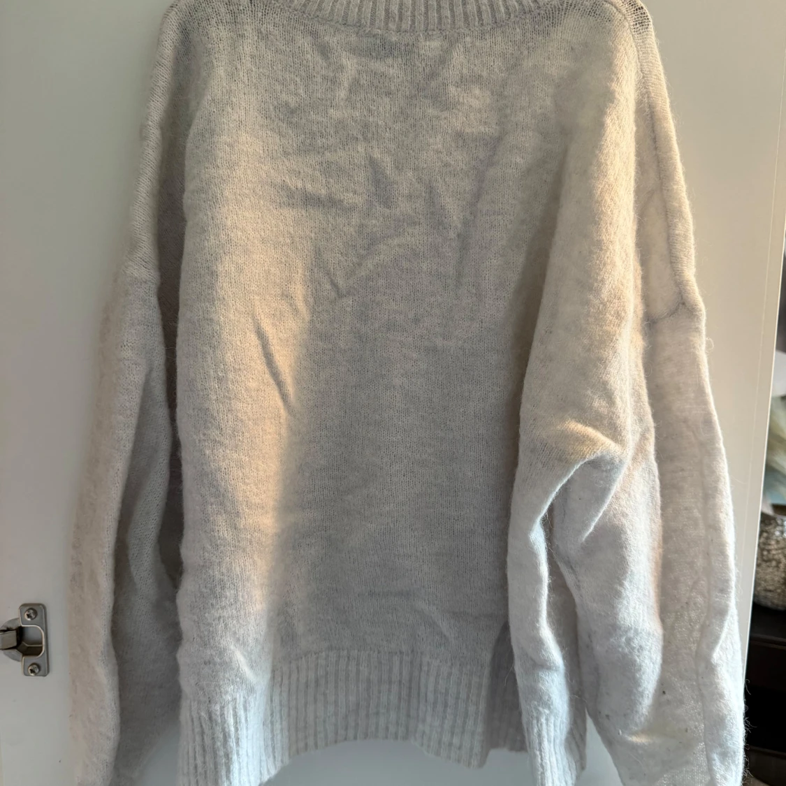 Ljusgrå stickad tröja från C - 3
