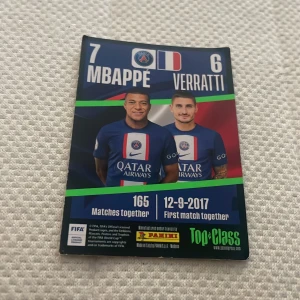 Fotbollskort från psg  - Ett fotbollskort me två spelare från PSG ( Dock spelar inte Mbappe i de laget längre) 